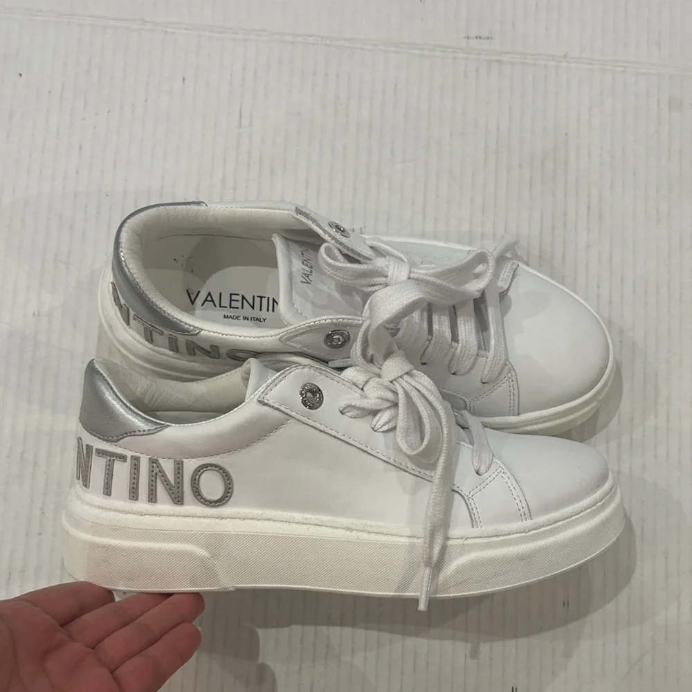 VALENTINO BY MARIO VALENTINO Alice Low Top Sneaker In White Ologram Size 6.5_8